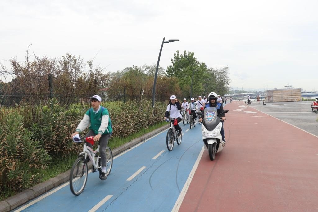 Yalova’da gençlerden bisiklet turu etkinliği