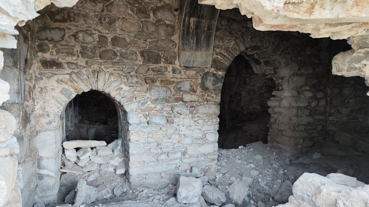 Dağcılar Hakkari’nin tarihi köyünü gezdi