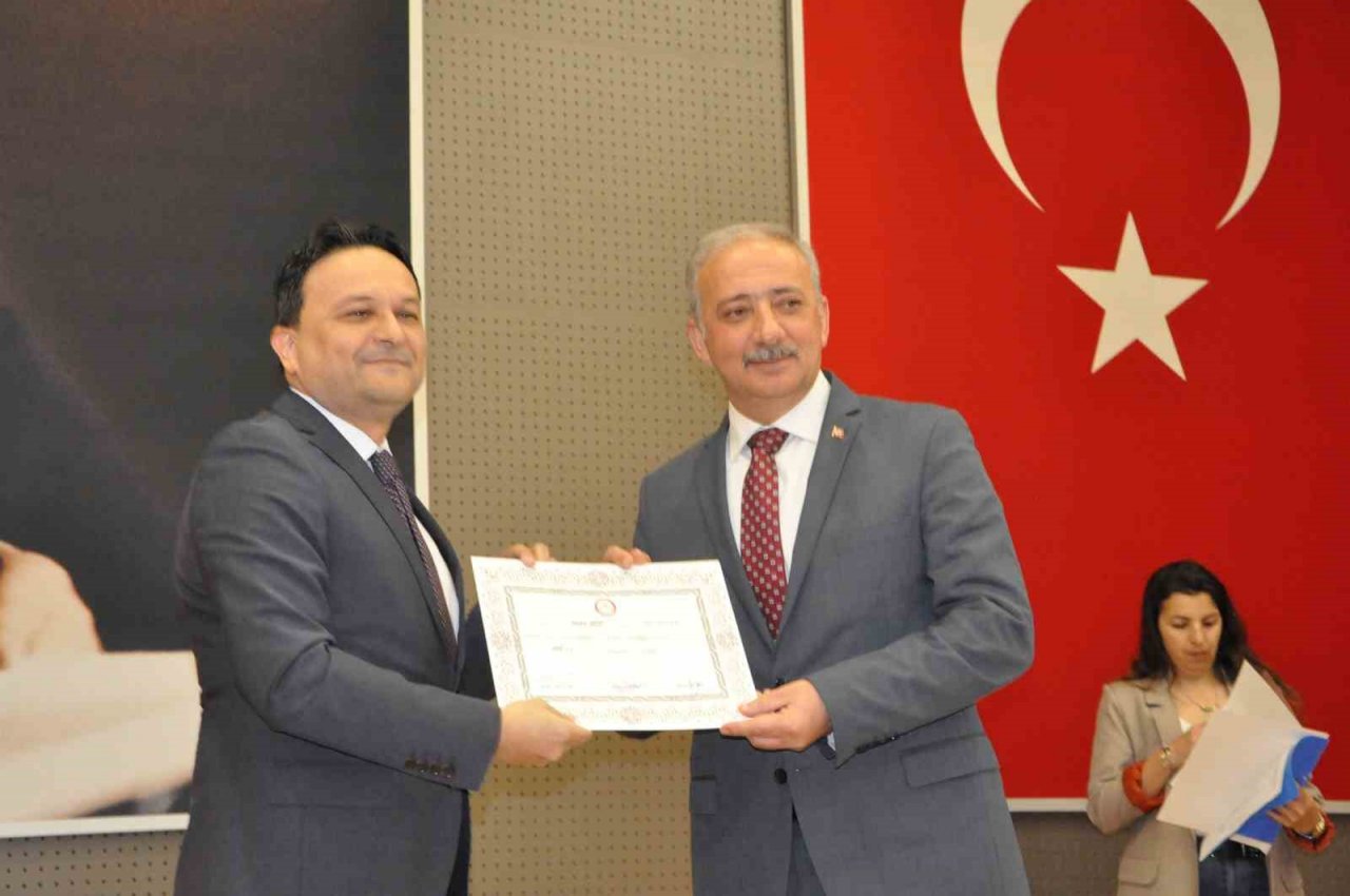 Milletvekilleri mazbatalarını almaya başladı