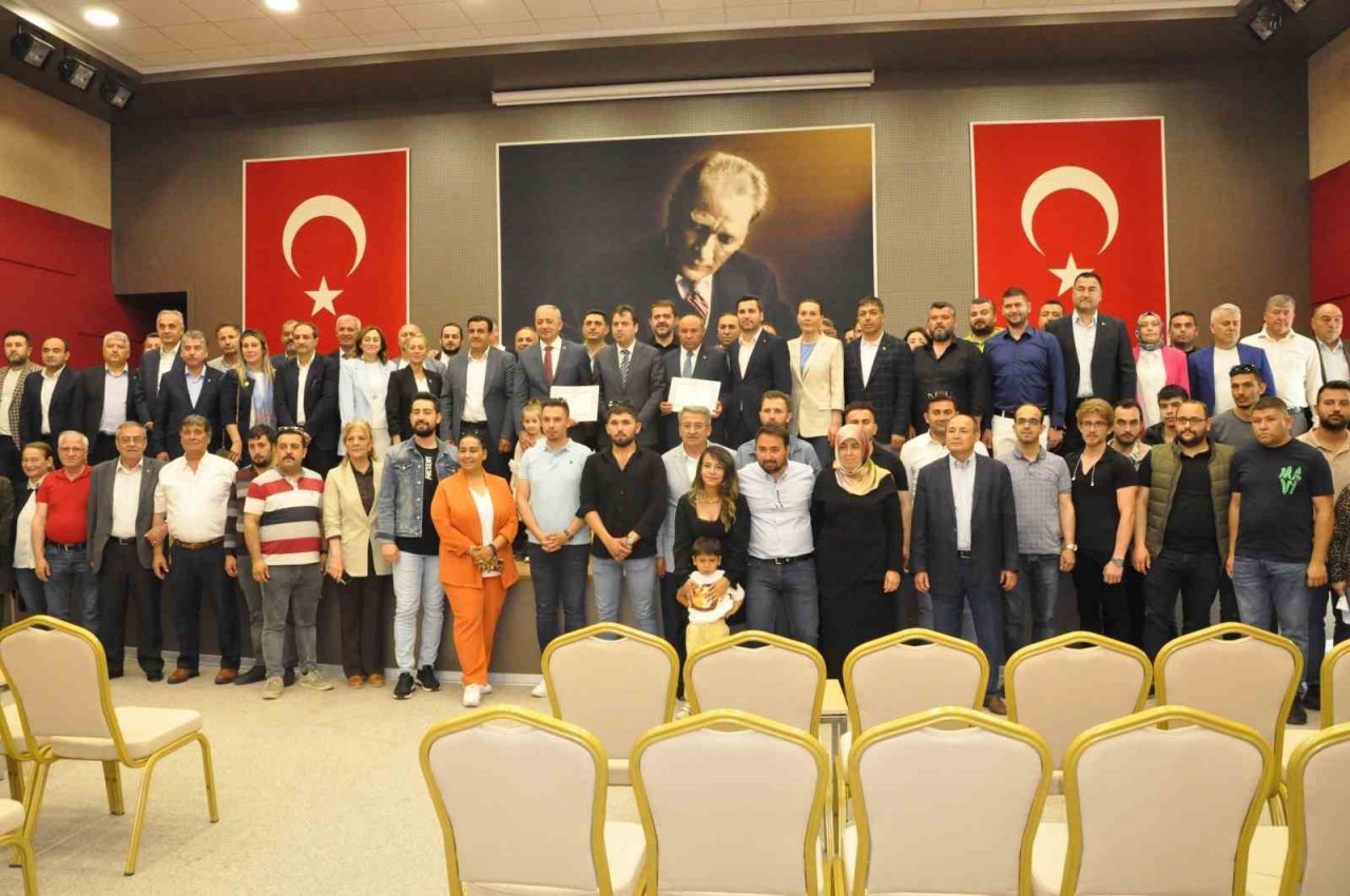 Milletvekilleri mazbatalarını almaya başladı