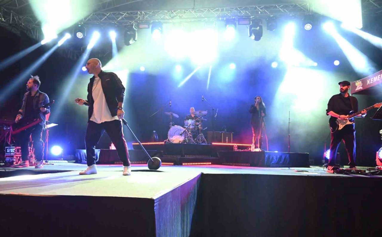 Ünlü rock grubu Gripin Kemer’de konser verdi