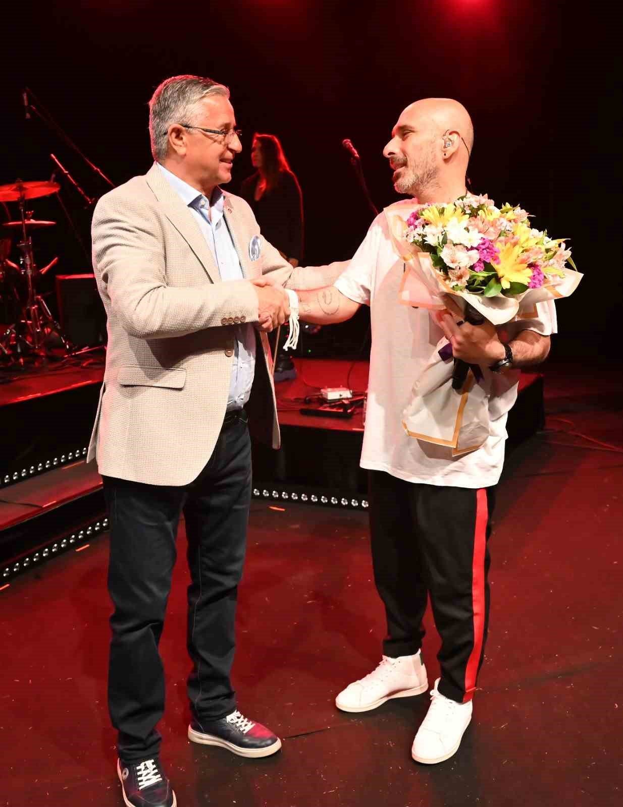 Ünlü rock grubu Gripin Kemer’de konser verdi