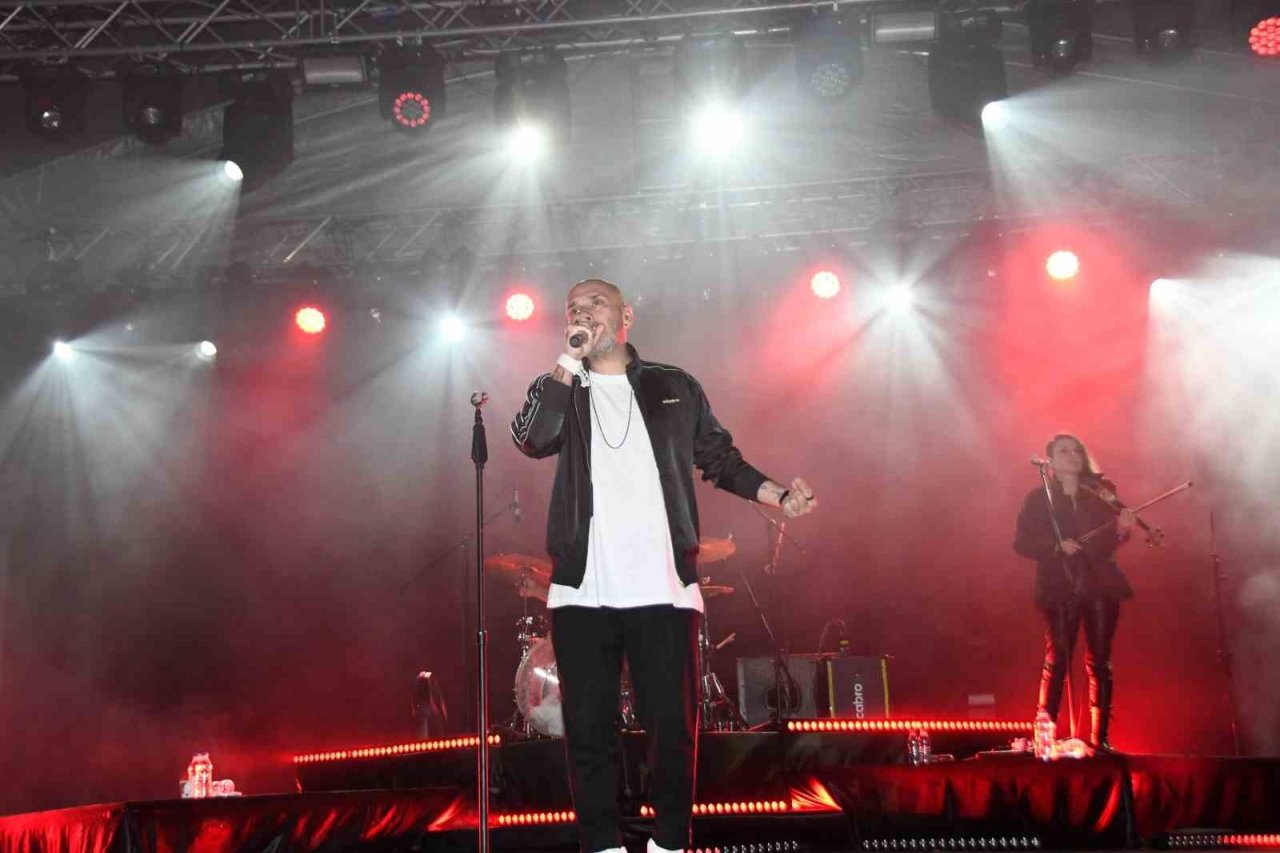 Ünlü rock grubu Gripin Kemer’de konser verdi