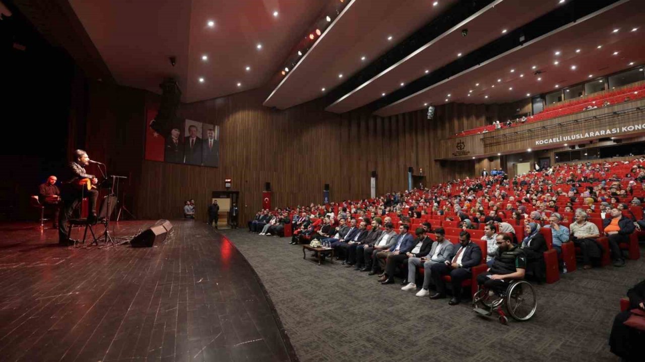 Kocaeliler Uğur Işılak’la muhteşem bir gece yaşadı