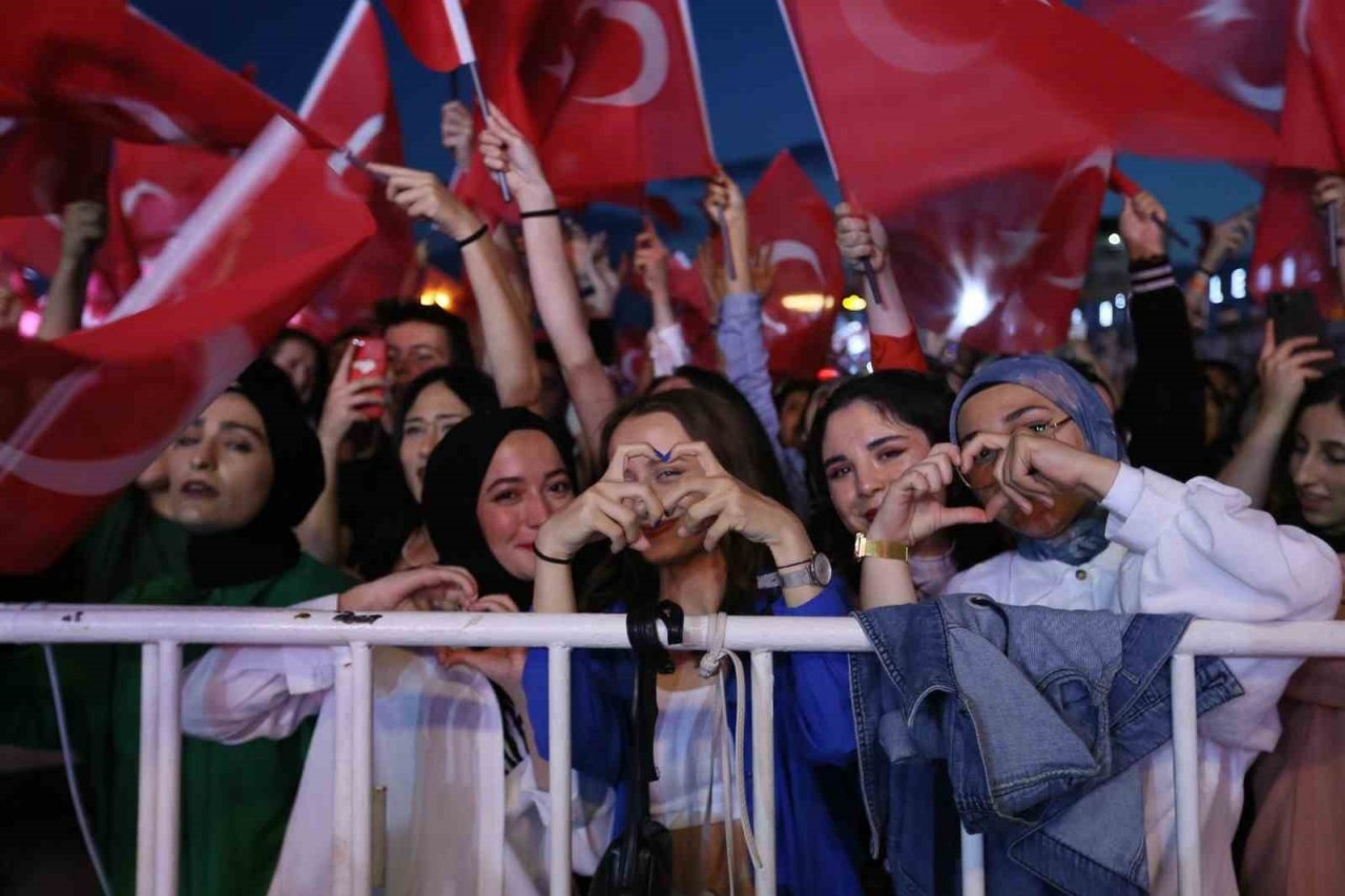 Aydın’da gençler, 19 Mayıs’ı coşkuyla kutladı