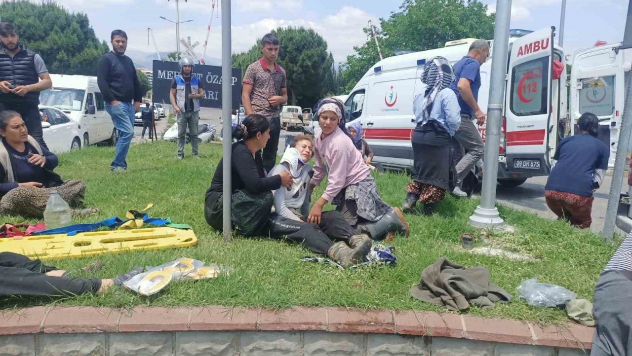 Tarım işçilerine taşıyan minibüs ile kamyonet çarpıştı: 9 yaralı