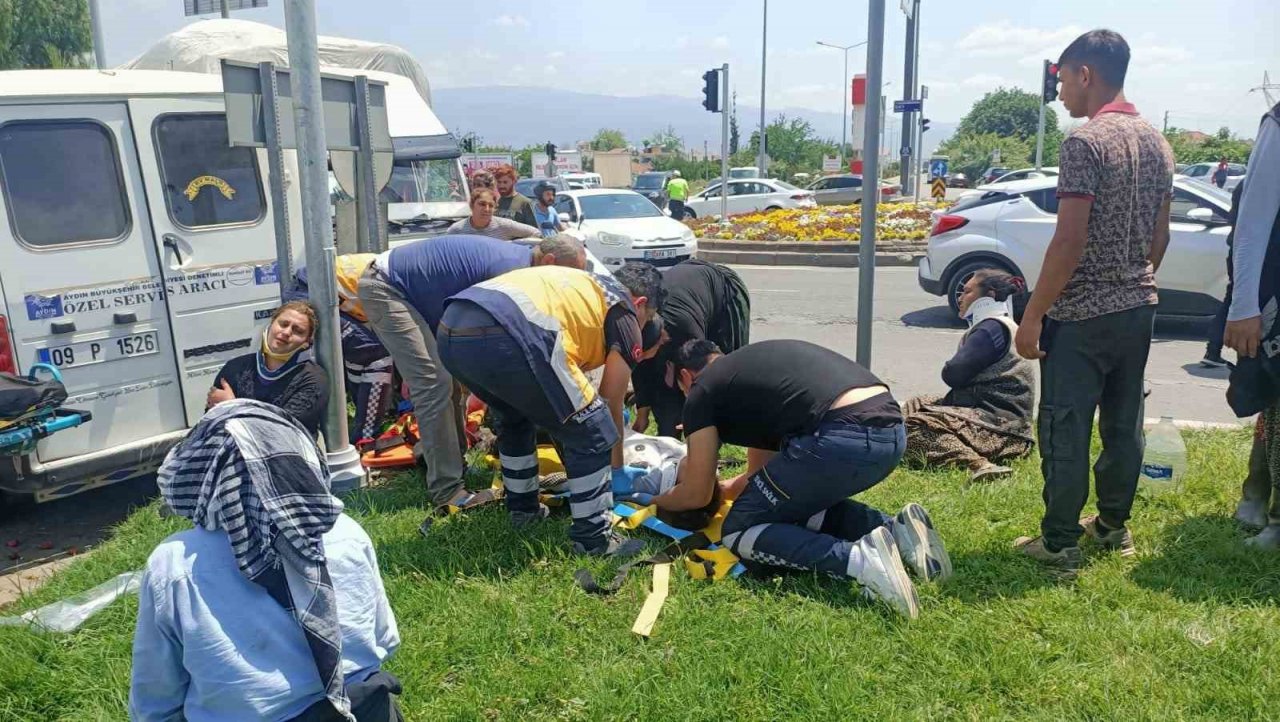 Tarım işçilerine taşıyan minibüs ile kamyonet çarpıştı: 9 yaralı