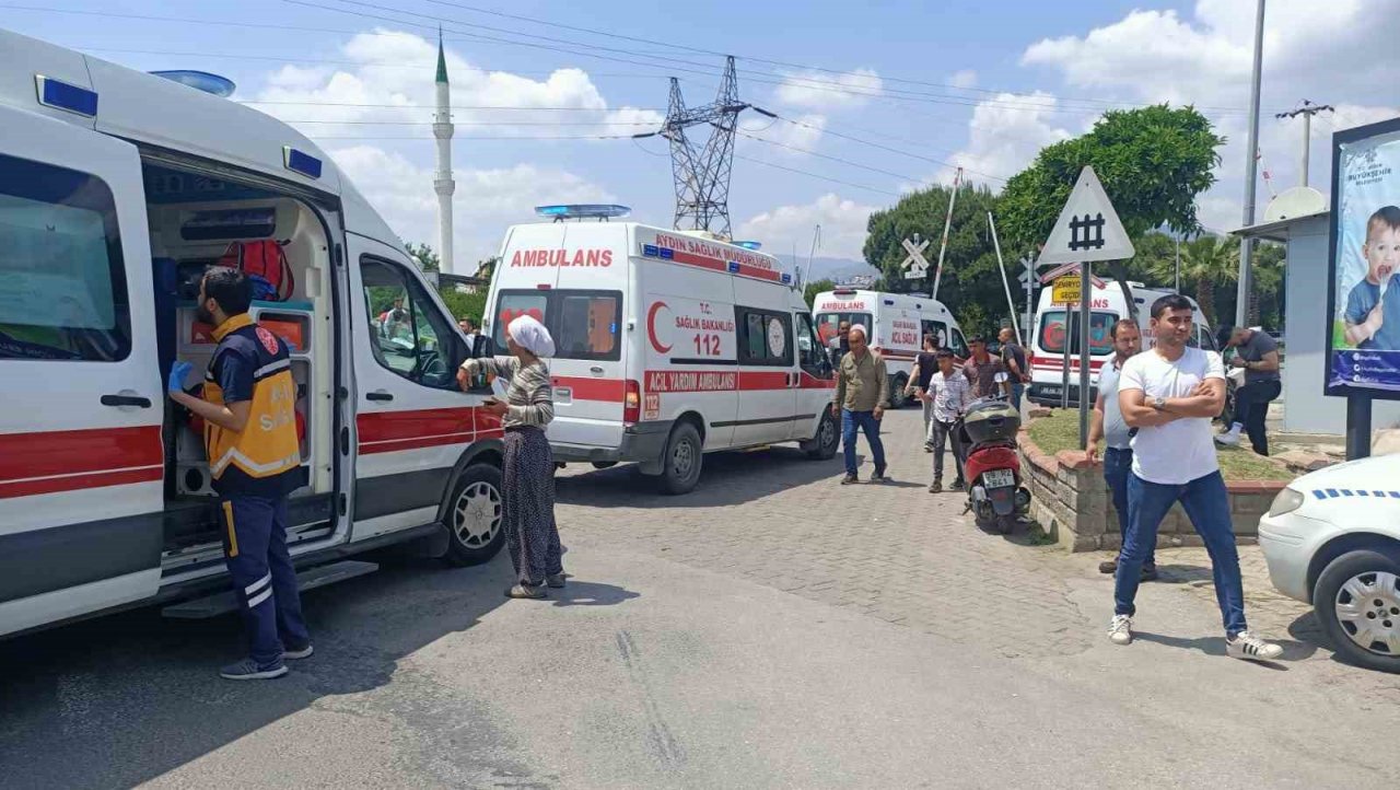 Tarım işçilerine taşıyan minibüs ile kamyonet çarpıştı: 9 yaralı