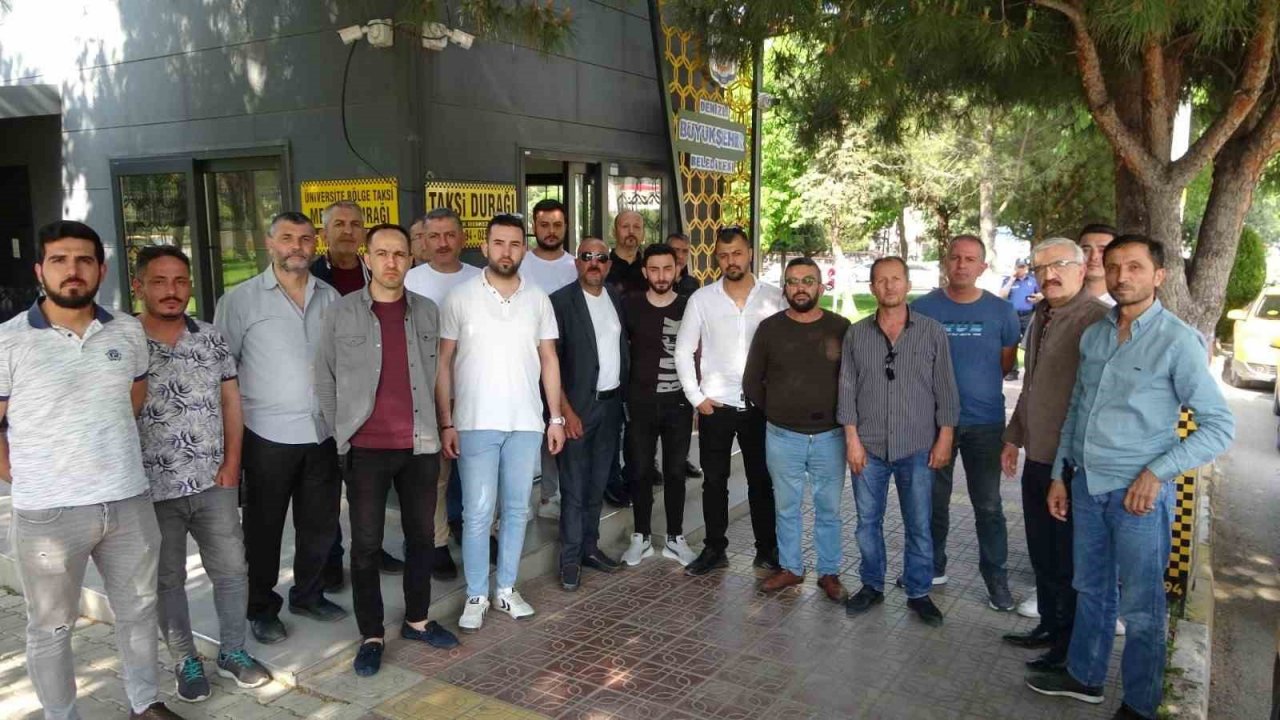 5 yerinden bıçaklanan taksicinin meslektaşları kontak kapattı