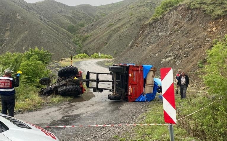 Traktörün altında kalan sürücü hayatını kaybetti