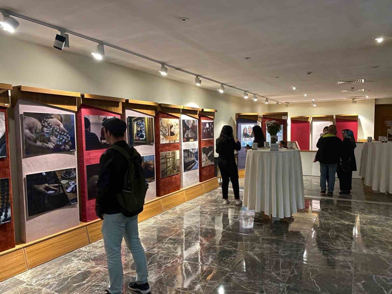 Üniversiteli gençler geleneksel sanatları fotoğrafladı