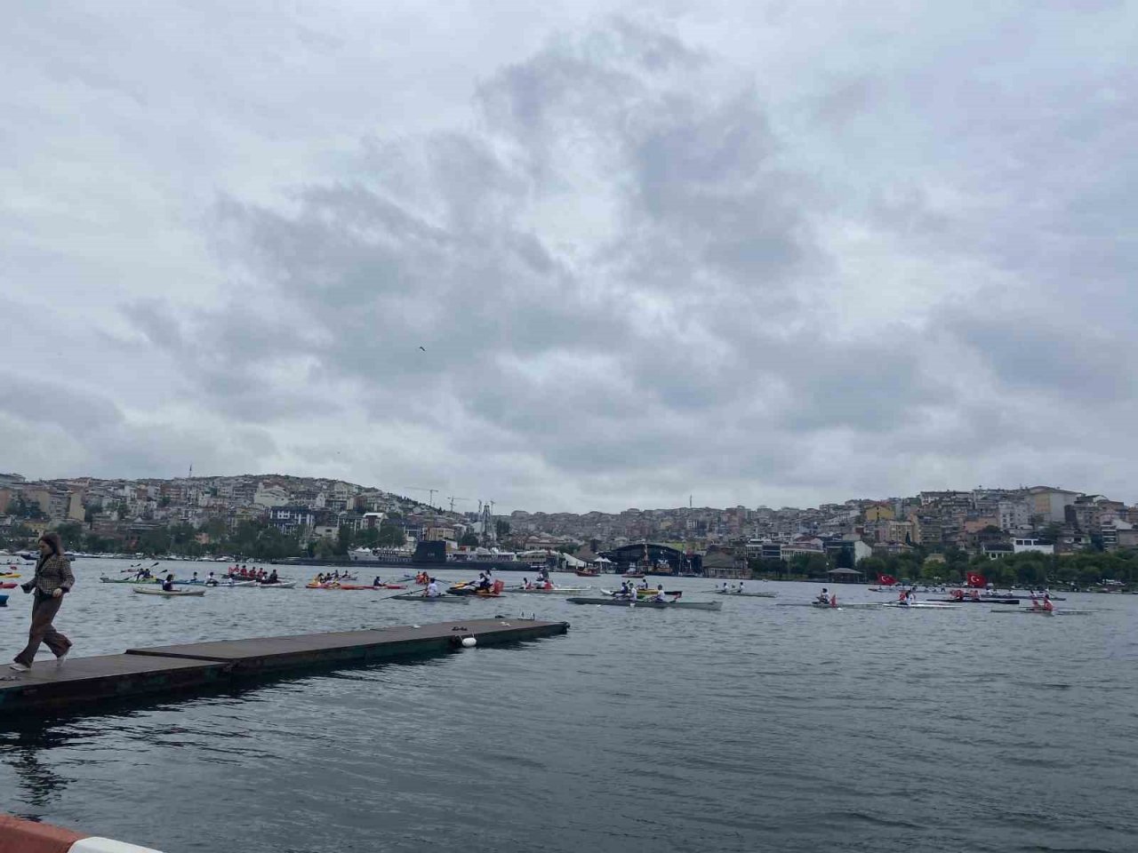 Fatih Belediyesi, 80 tekne 150 sporcu katılımı ile 19 Mayıs geçit töreni düzenledi