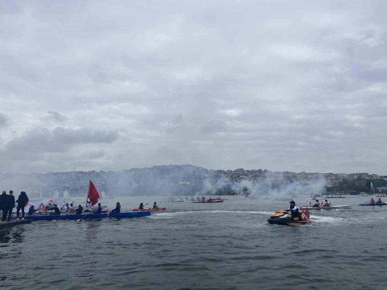 Fatih Belediyesi, 80 tekne 150 sporcu katılımı ile 19 Mayıs geçit töreni düzenledi