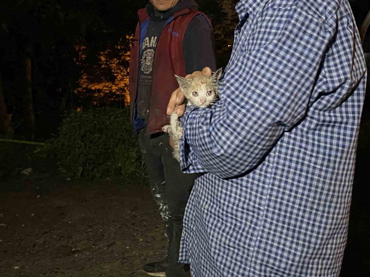 Fatih’te evsizlerin yaşadığı 2 katlı metruk binada yangın