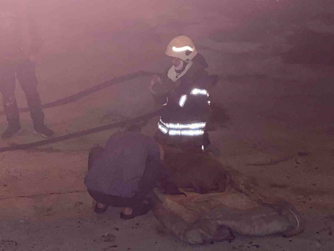 Fatih’te evsizlerin yaşadığı 2 katlı metruk binada yangın