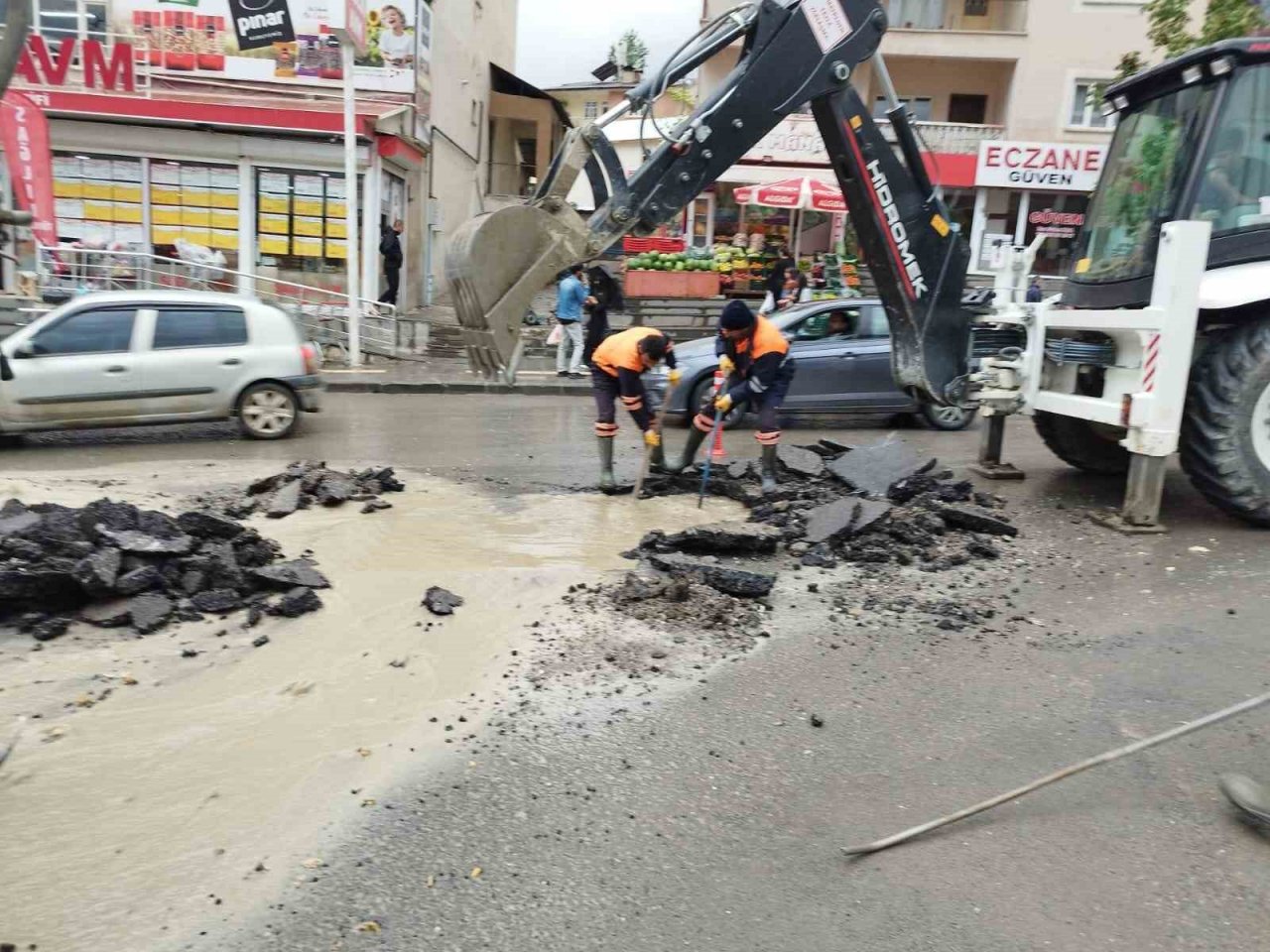 Hakkari belediyesinde yağmur mesaisi