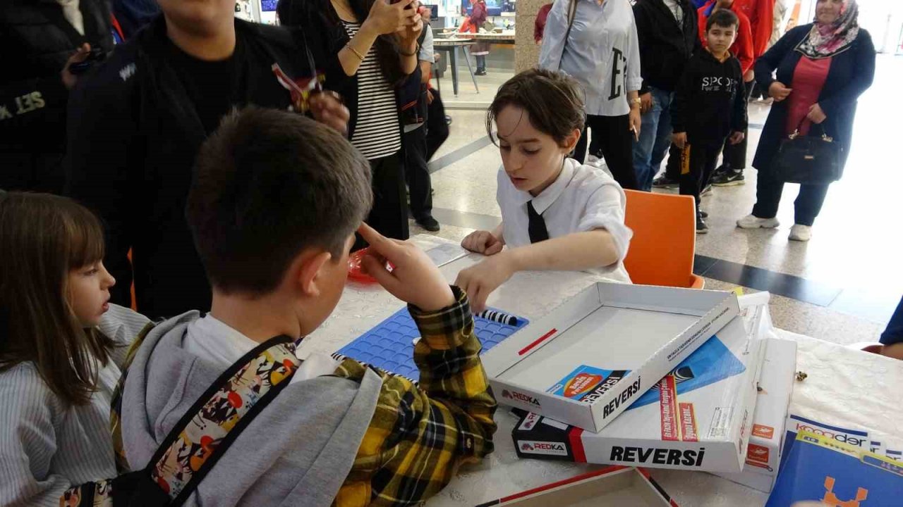 Disleksi hastası çocukların açtığı sergi büyük beğeni topladı