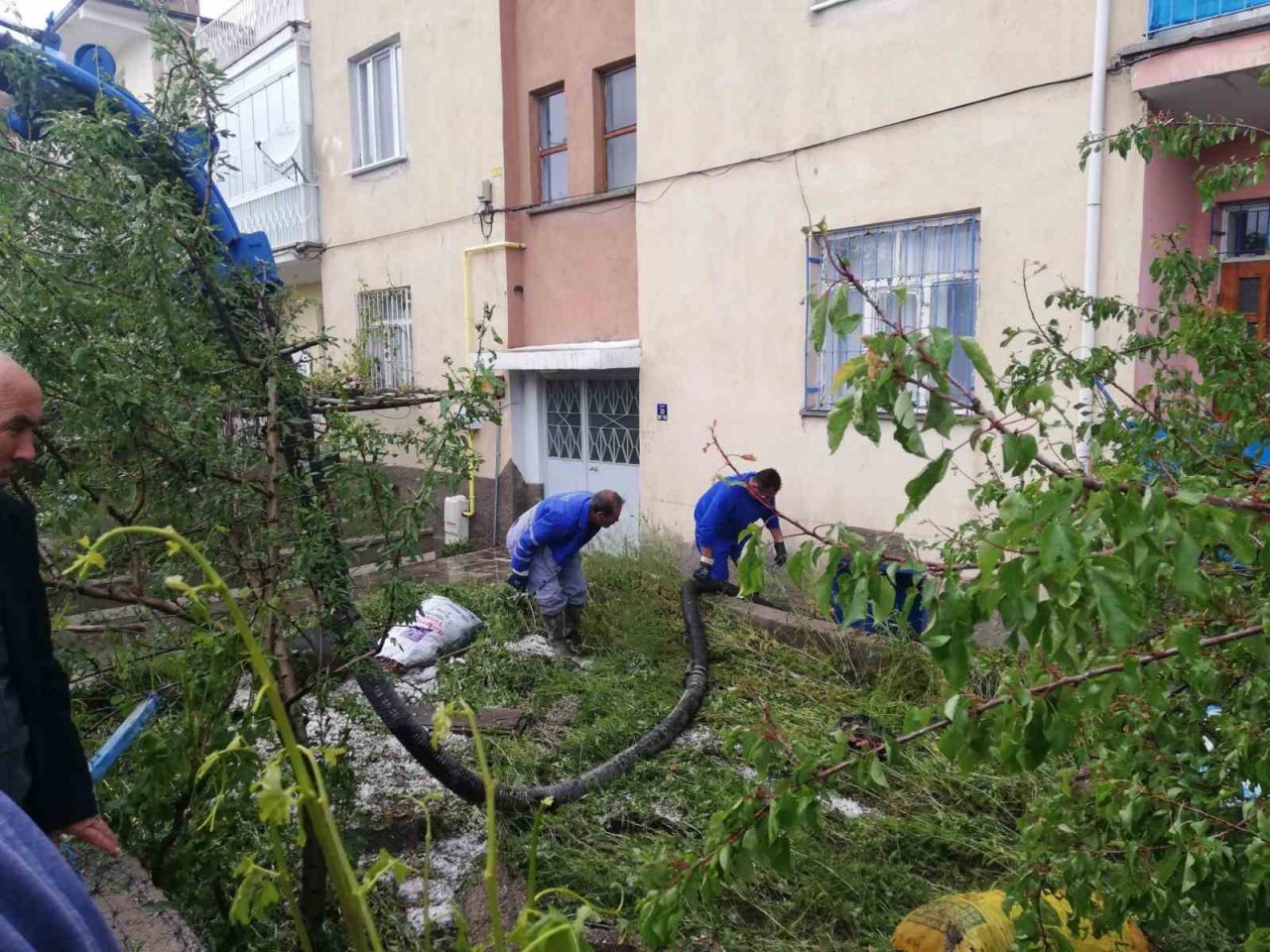 Develi’de sağanak yağış sele neden oldu
