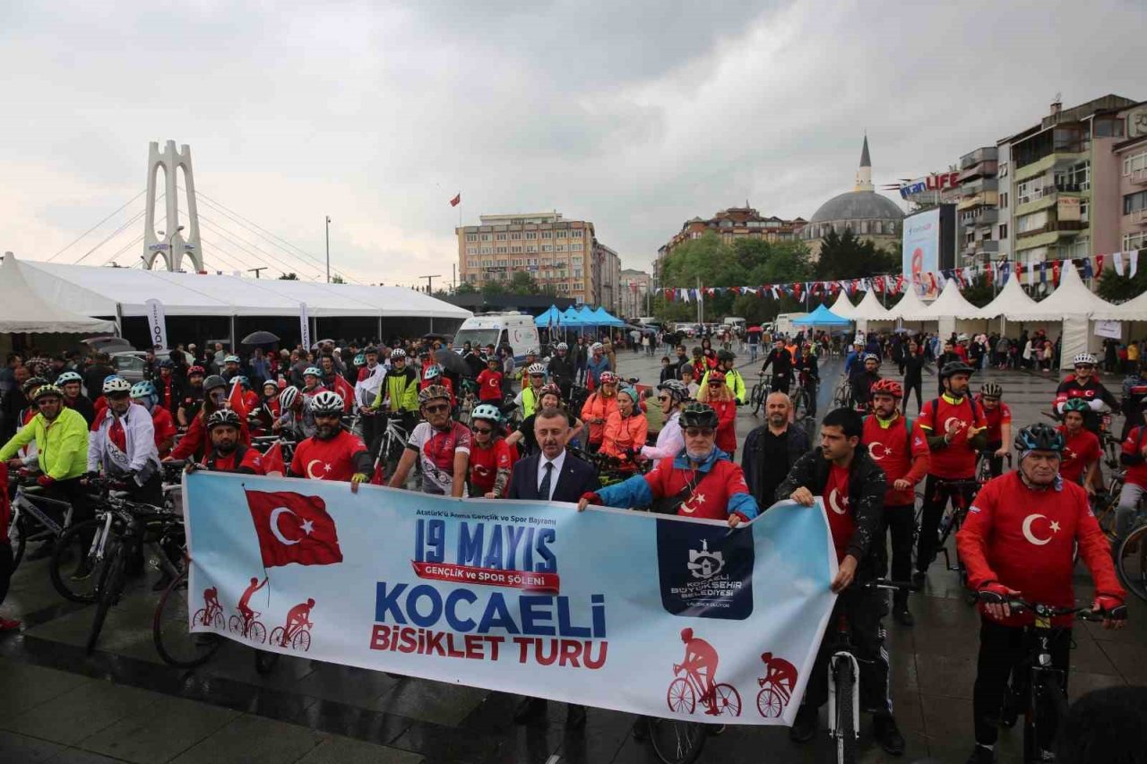 Kocaeliler Uğur Işılak’la muhteşem bir gece yaşadı