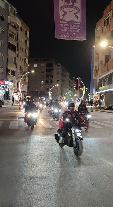 Kocaeli’de 19 Mayıs motosiklet konvoyu eşliğinde kutlandı