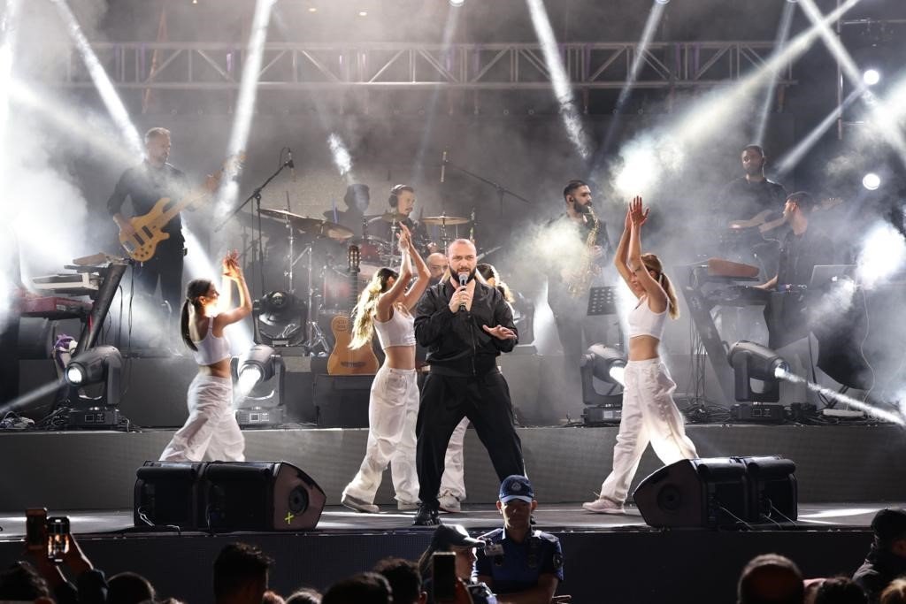 Marmaris’te binlerce kişi 19 Mayıs coşkusuna katıldı