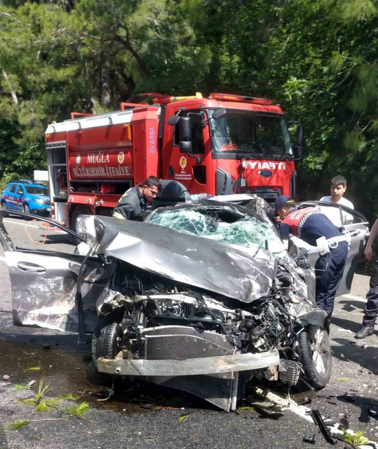 Sakartepe rampasında araç uçtu, kadın doktor sürücünün parmağı koptu