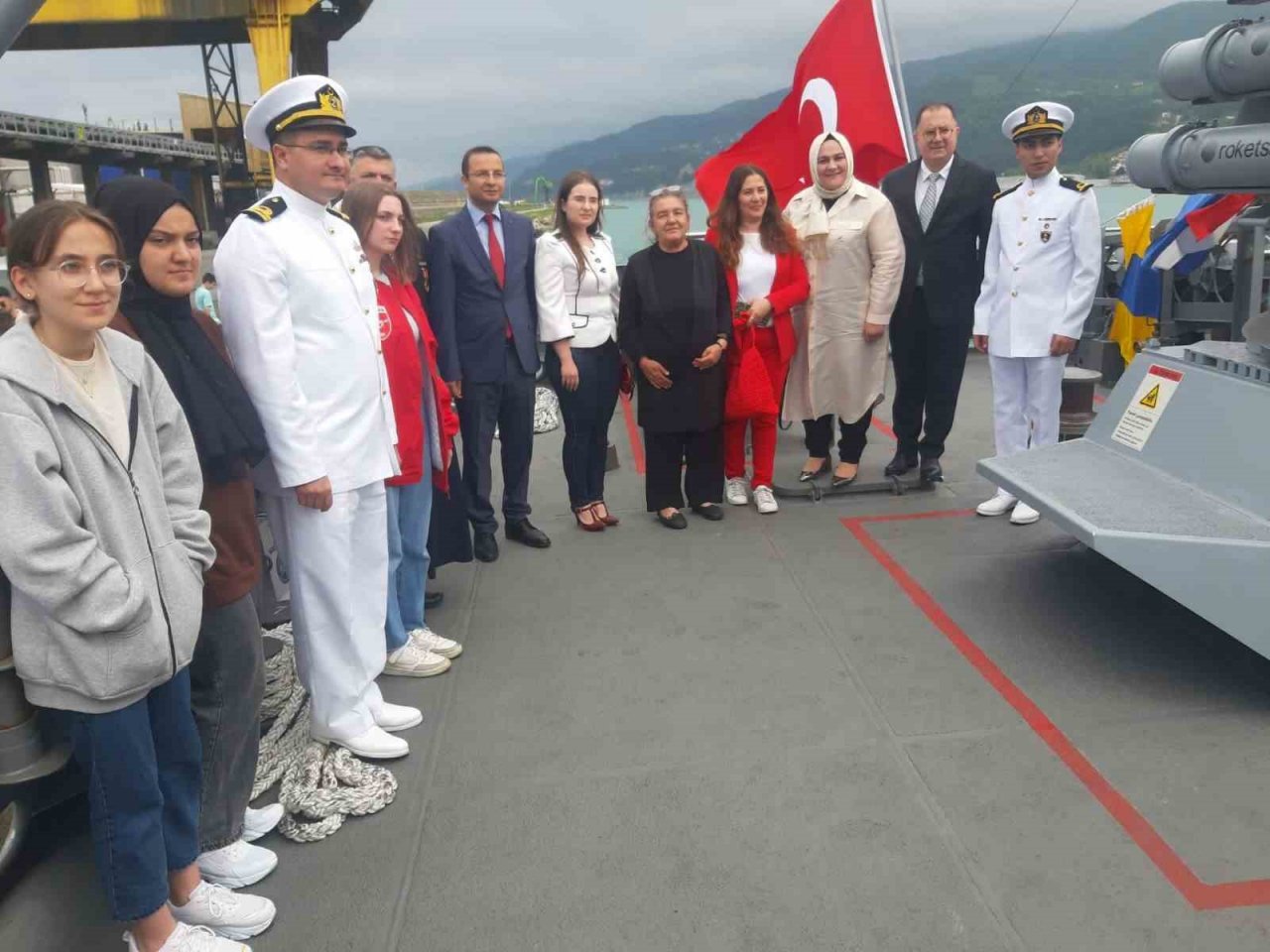 Kastamonu’da ziyarete açılan TCG Karadeniz Ereğli Karakol Gemisi yoğun ilgi gördü