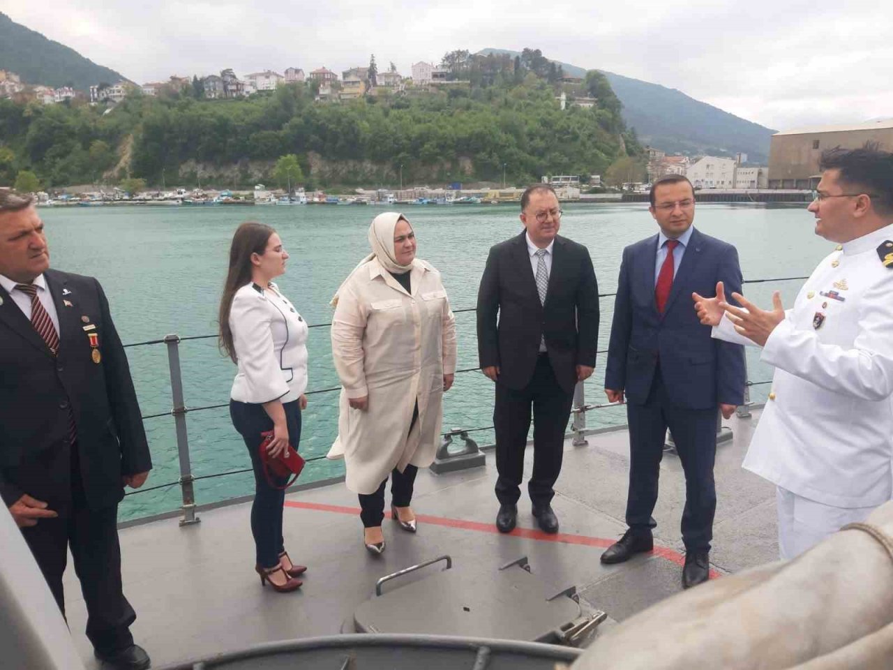 Kastamonu’da ziyarete açılan TCG Karadeniz Ereğli Karakol Gemisi yoğun ilgi gördü