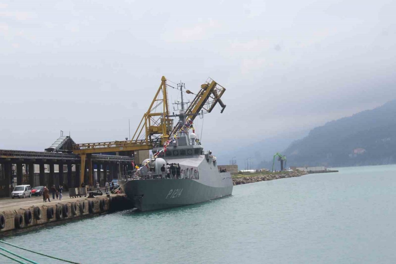 Kastamonu’da ziyarete açılan TCG Karadeniz Ereğli Karakol Gemisi yoğun ilgi gördü