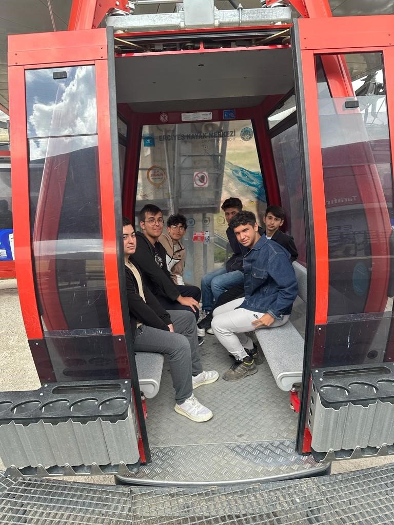 Depremzede Öğrenciler Erciyes’te Piknik Etkinliğinde Buluştu