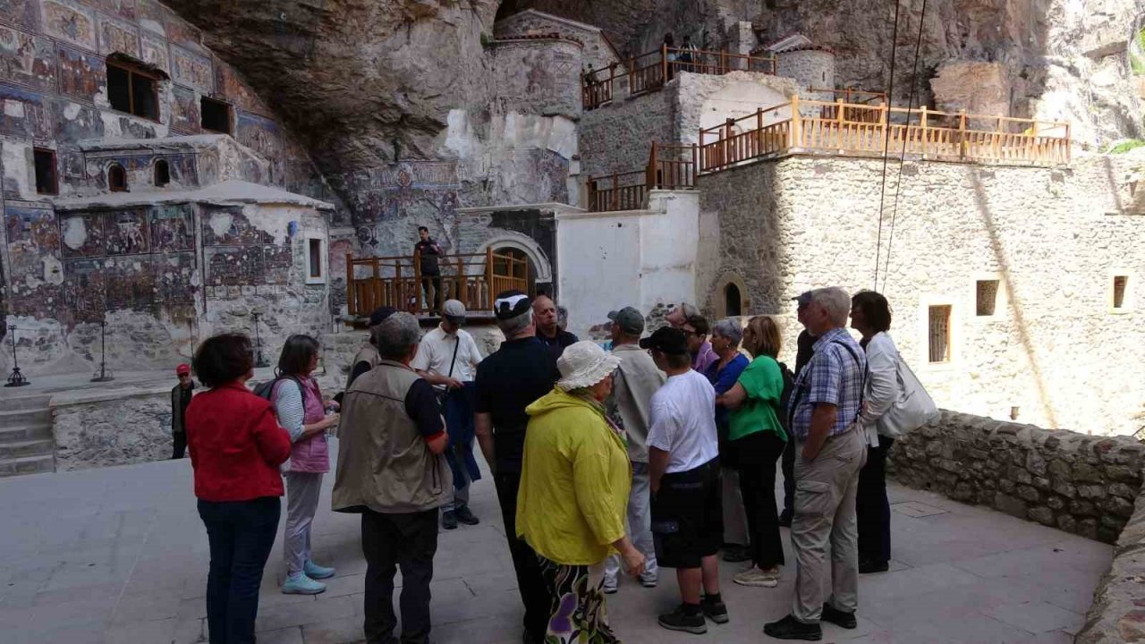 Turizm sezonunun açılmasıyla Sümela’ya ziyaretçi akını