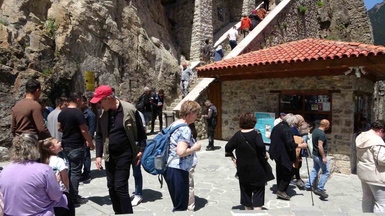 Turizm sezonunun açılmasıyla Sümela’ya ziyaretçi akını