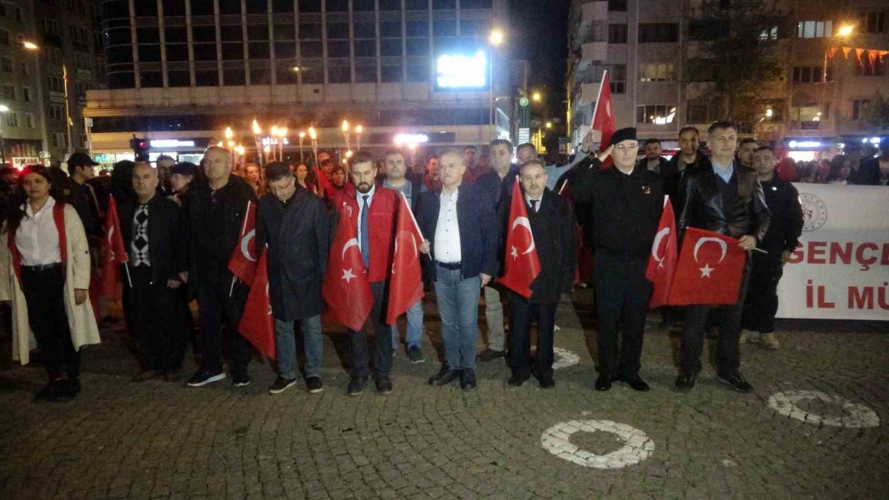 Uşak’ta “Fener Alayı” yürüyüşü gerçekleşti