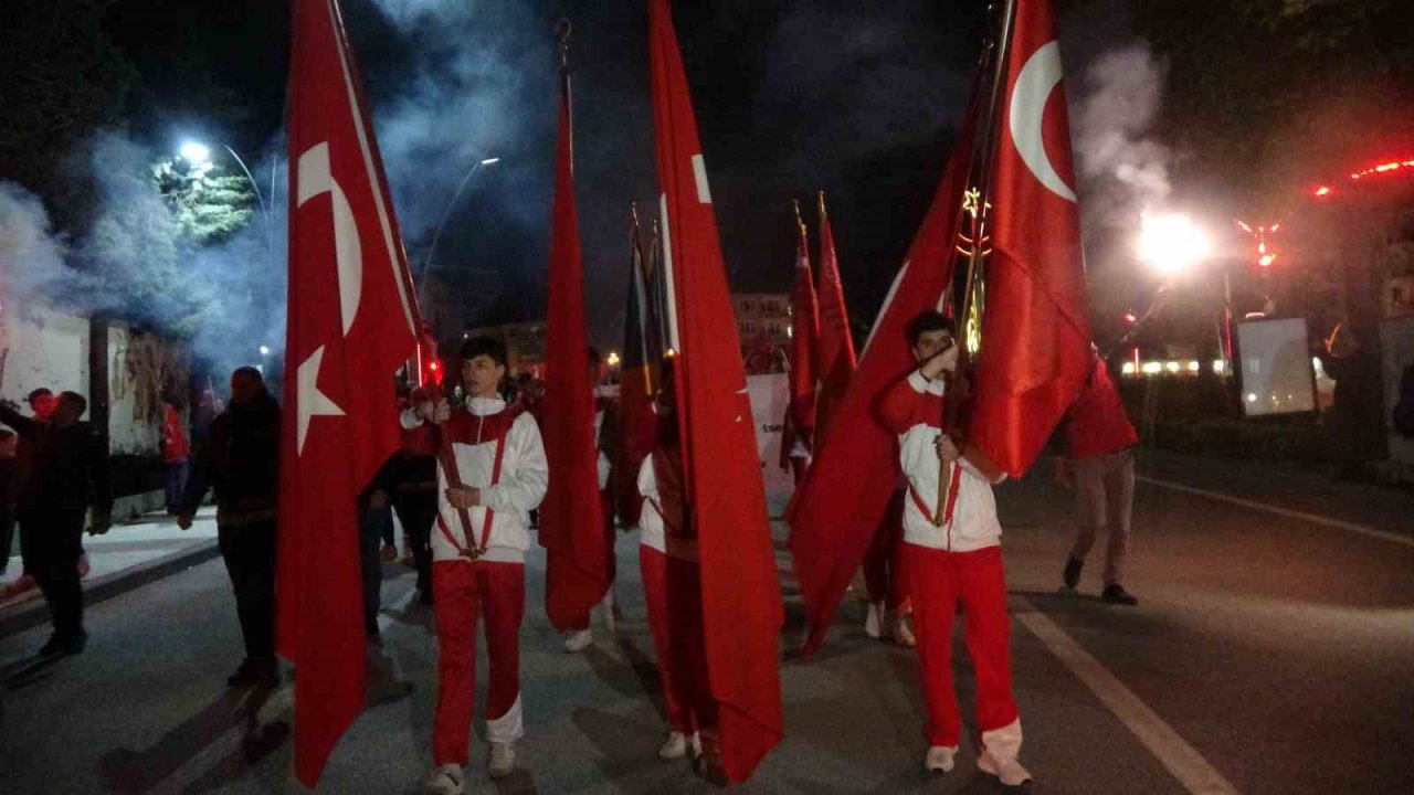 Uşak’ta “Fener Alayı” yürüyüşü gerçekleşti