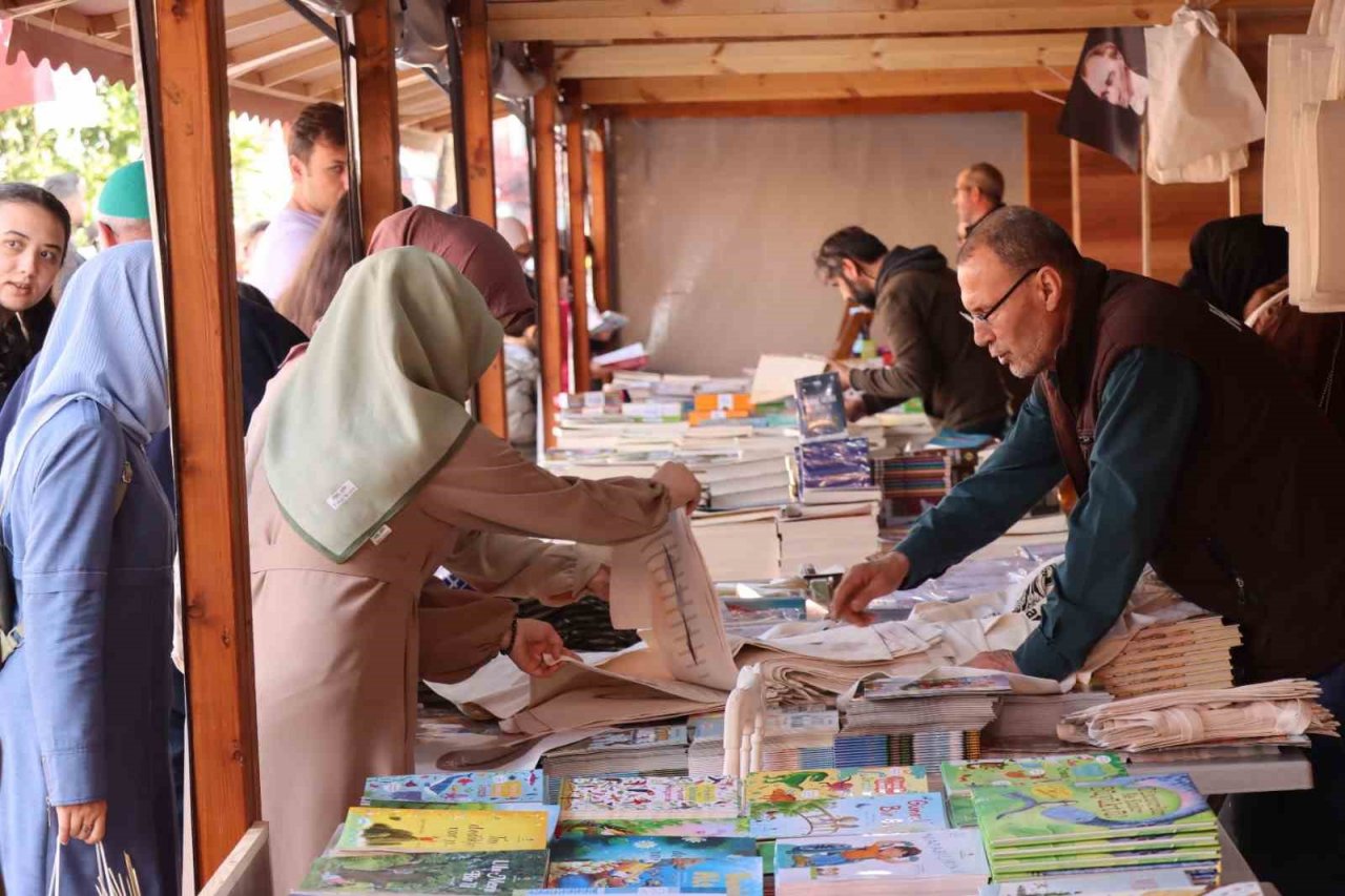 İbrahim Müteferrika Kitap Fuarı ilgi odağı oldu