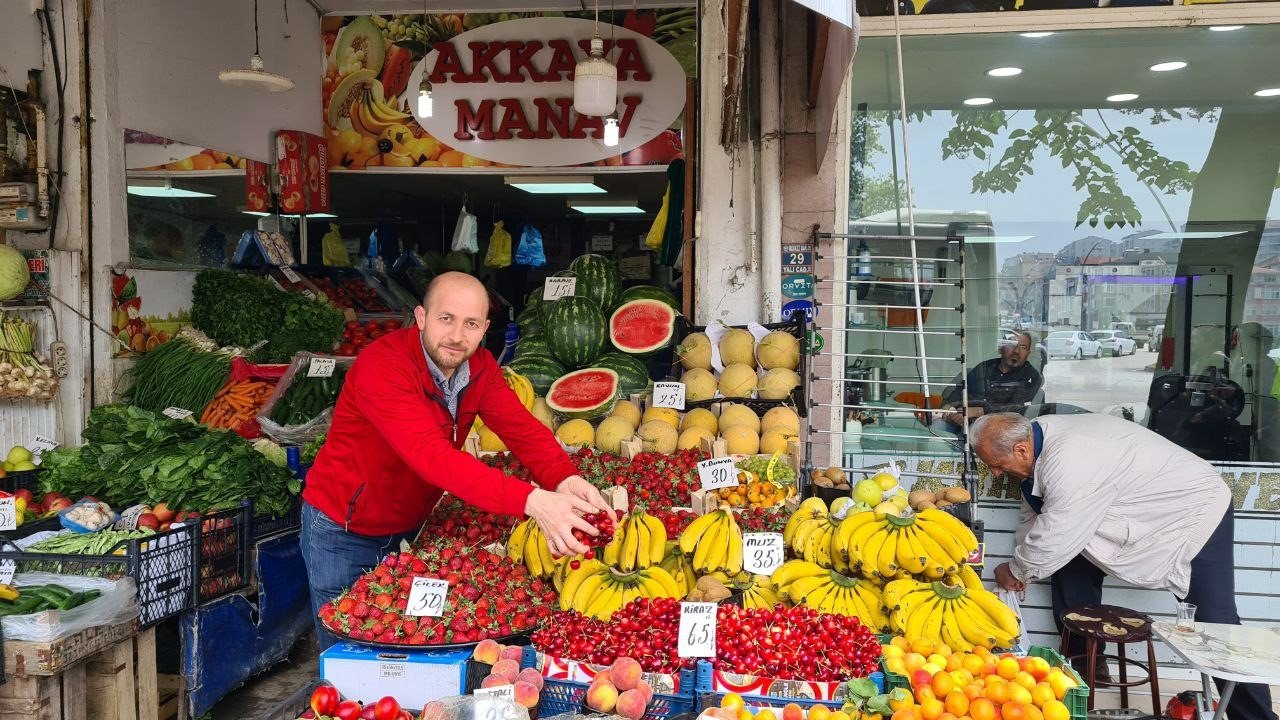 Yaz mevsiminin habercisi kiraz tezgahlardaki yerini aldı