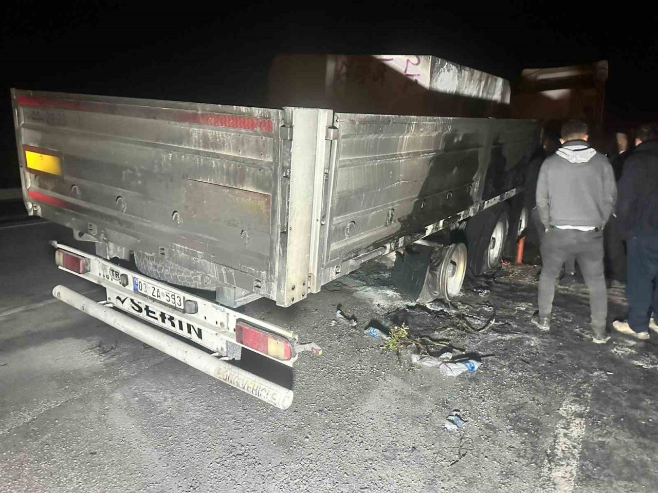 Mermer blok yüklü tırda yangın çıktı