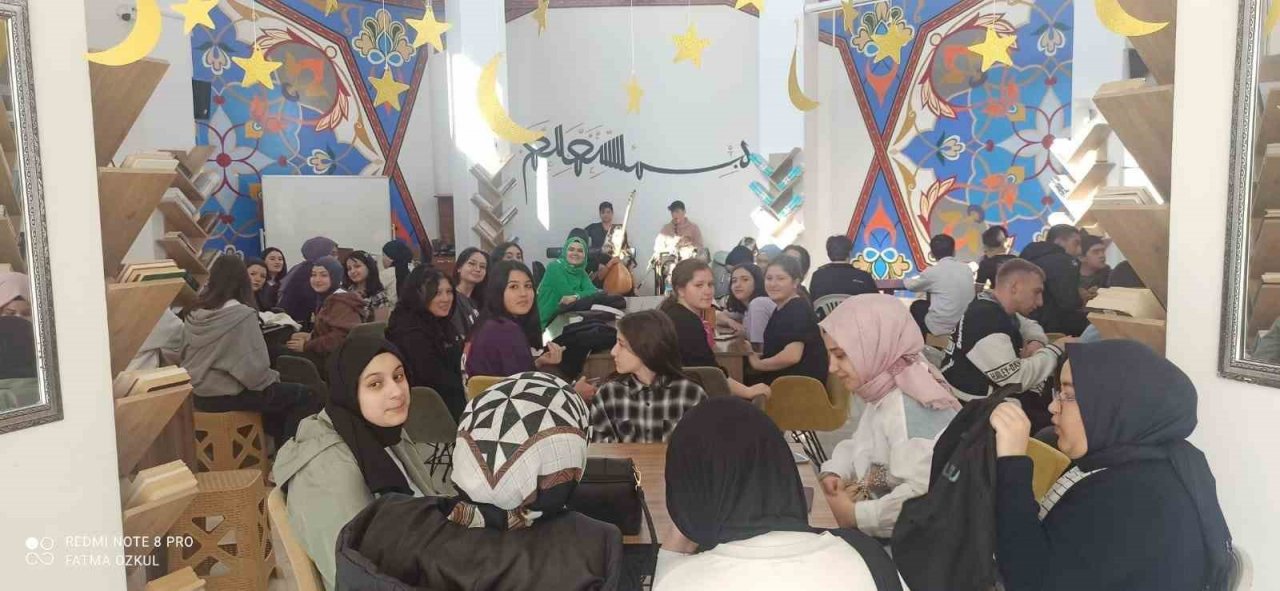 Liseli gençler, "Gençlik Haftasında" bir araya geldi