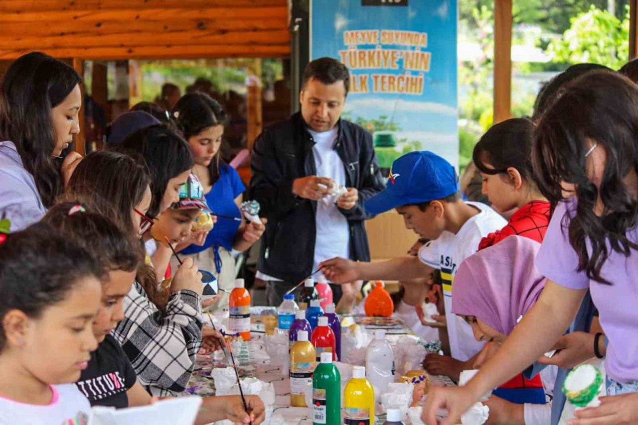 Muğla semaları uçurtmalarla renklendi