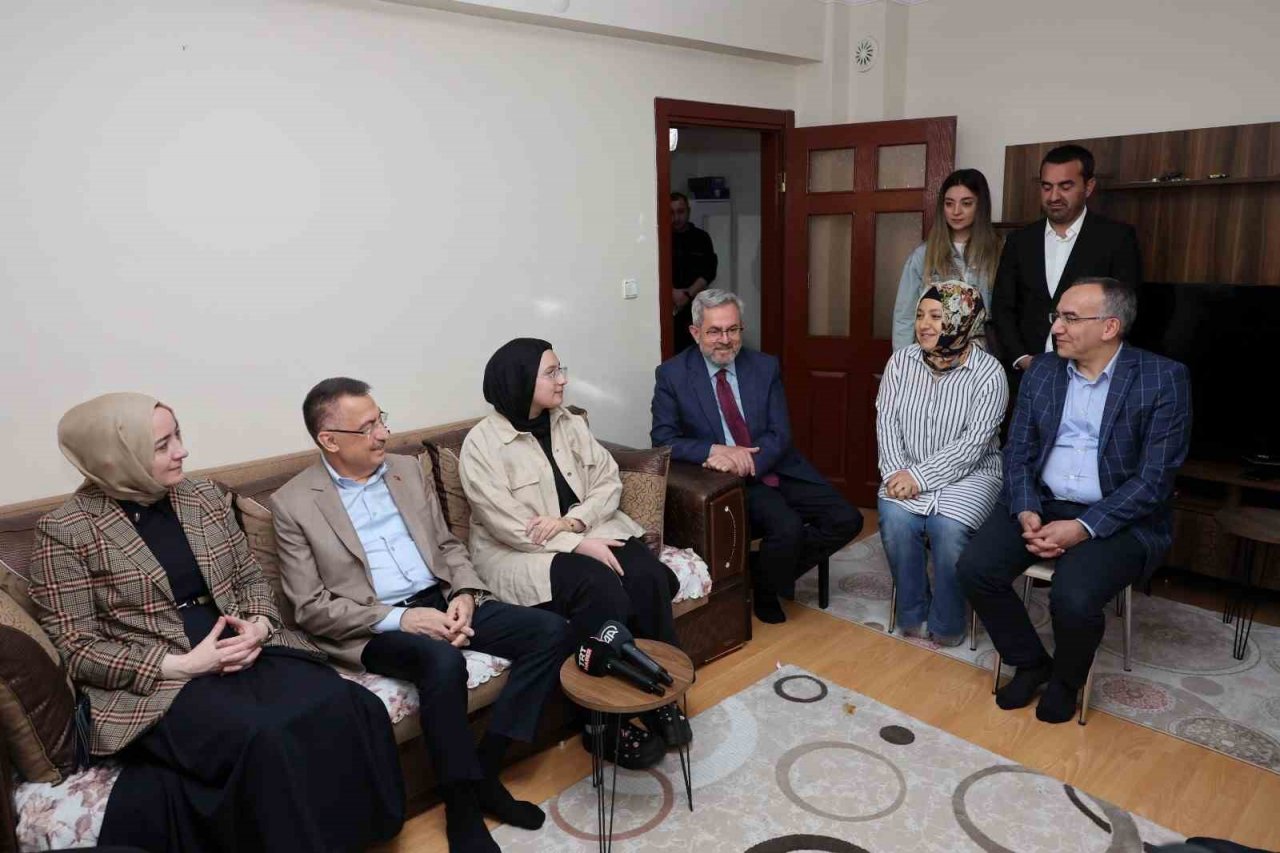 Depremzede Aleyna yürümeye başladı, Oktay çiftini ayakta karşıladı