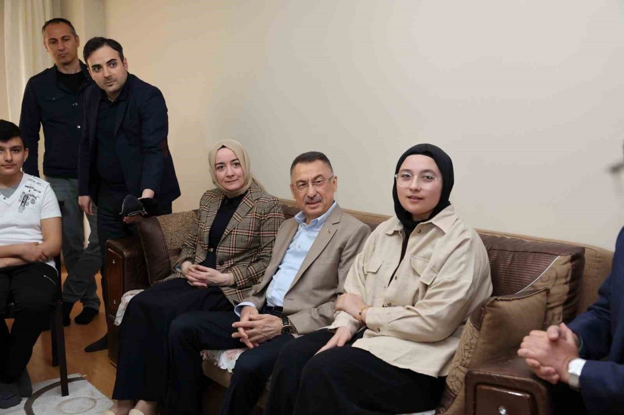 Depremzede Aleyna yürümeye başladı, Oktay çiftini ayakta karşıladı