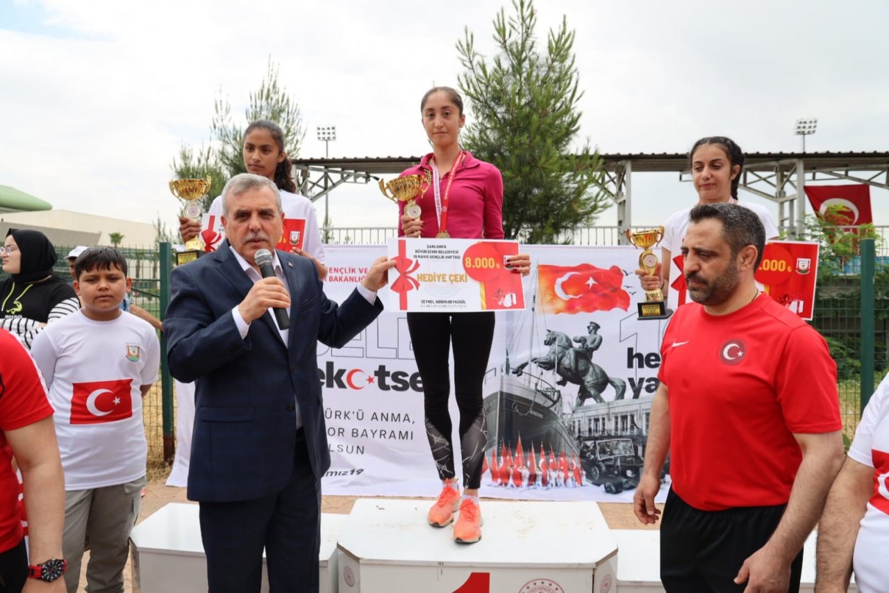 Dereceye girenler ödüllerini aldı