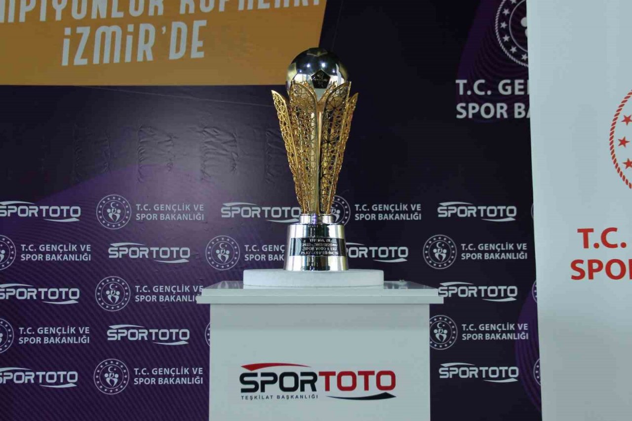 Bakan Kasapoğlu, Spor Toto Süper Lig ve 1. Lig kupalarının tanıtımına katıldı