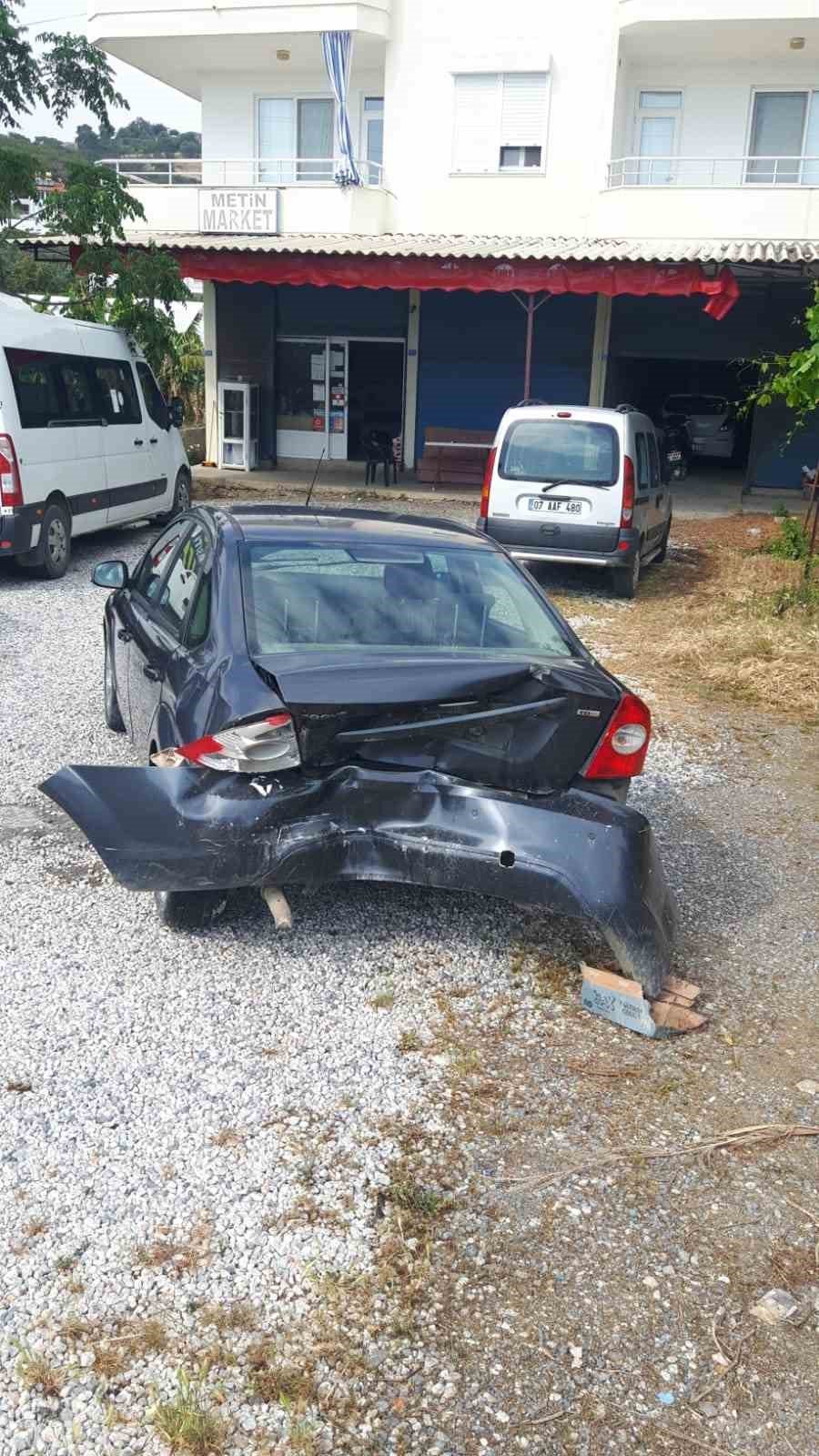 İki otomobil çarpıştı:1 yaralı