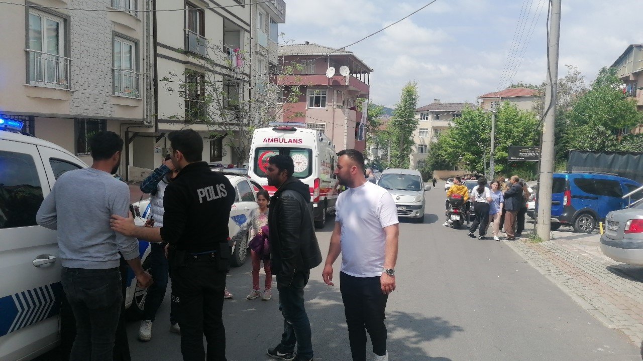 Aniden yola çıkan 8 yaşındaki çocuğa otomobil çarptı