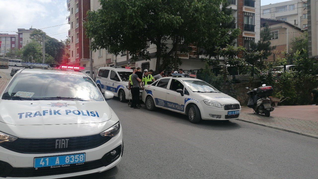 Aniden yola çıkan 8 yaşındaki çocuğa otomobil çarptı