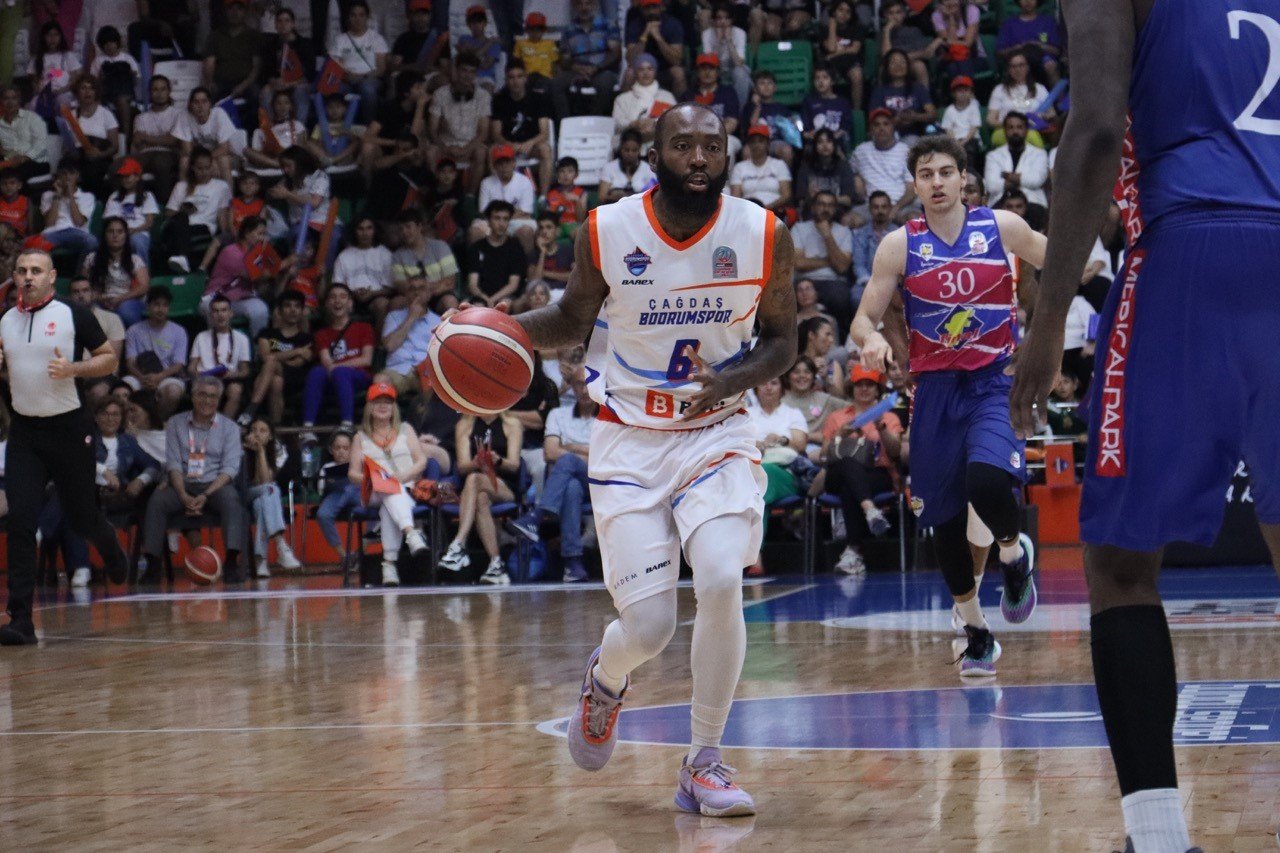 Şampiyonluk kupasını kaldırdılar