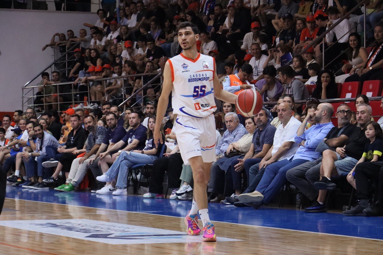 Şampiyonluk kupasını kaldırdılar