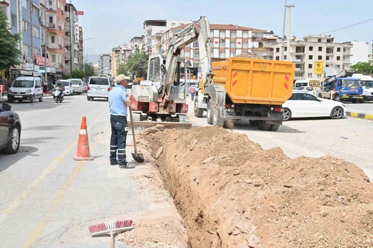 Avni Gemicioğlu Caddesi’nde altyapı çalışmaları devam ediyor