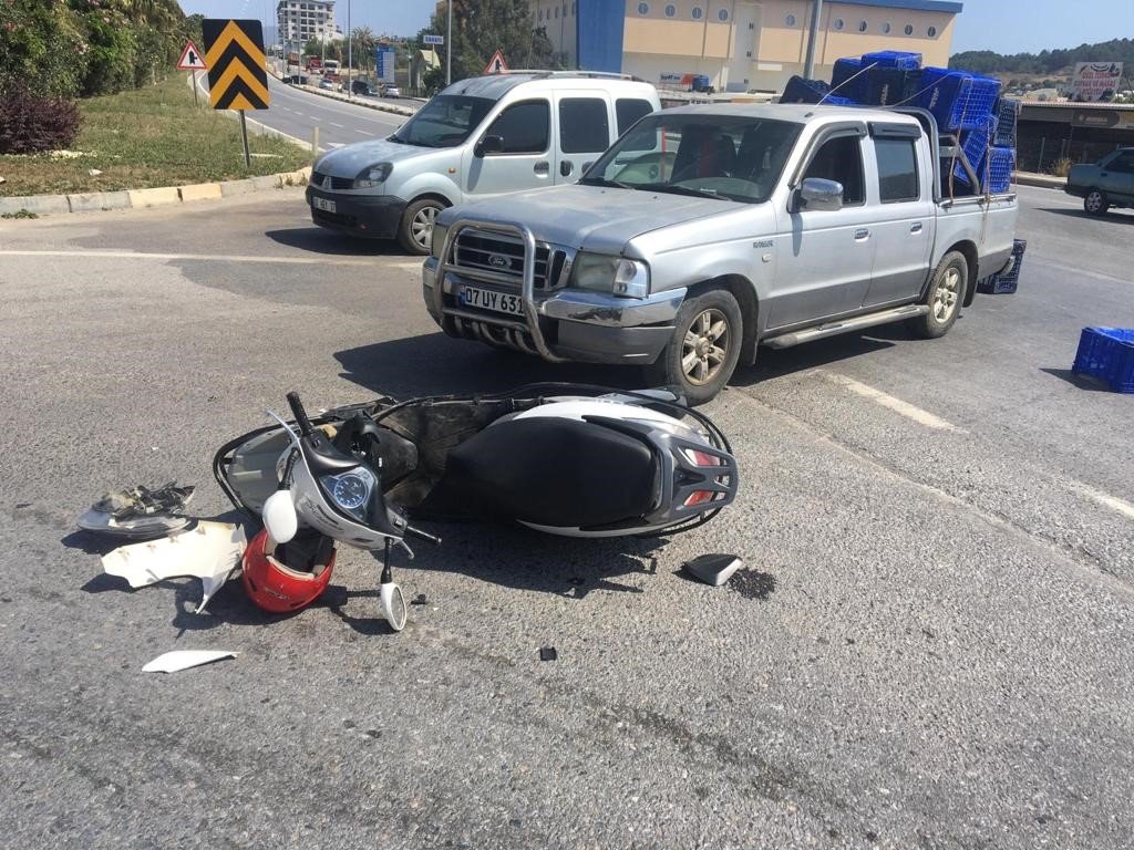 Motosiklet sürücüsü yaralandı